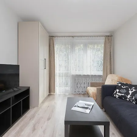 Cosy With Balcony In By Renters