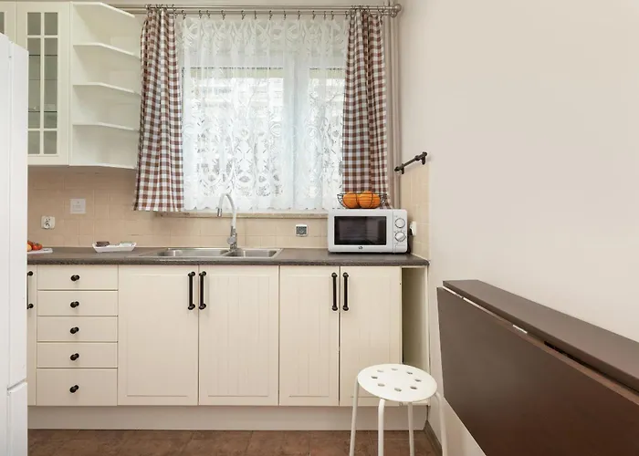 Apartman Cosy With Balcony In By Renters