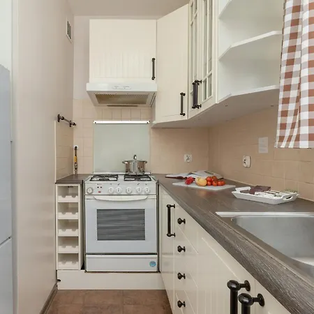 Cosy With Balcony In By Renters *